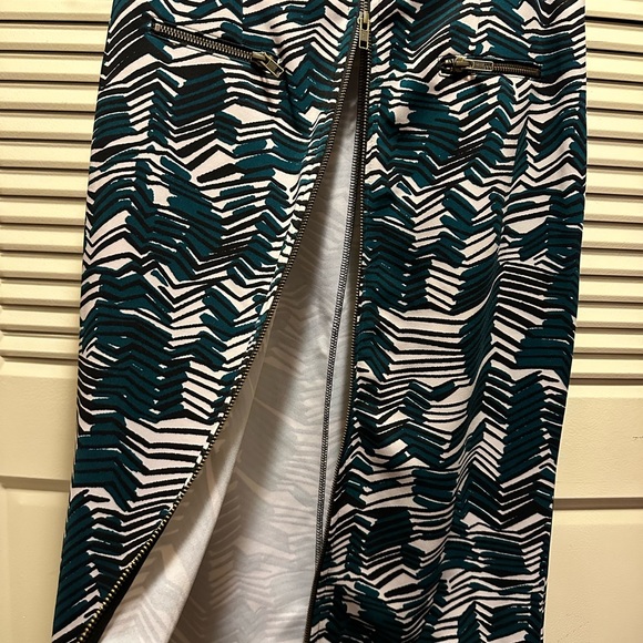 DONATED ❌Worthington, Two Way Zip Front Skirt - Picture 3 of 8